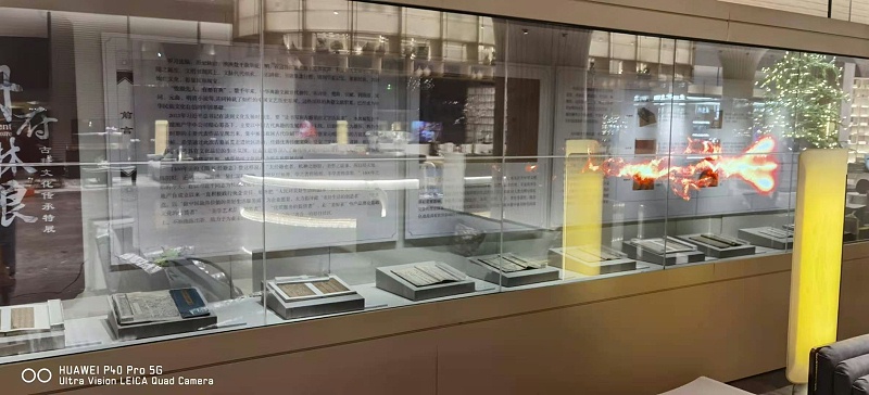 透明屏OLED拼接屏應用河北某企業(yè)建設(shè)科技館展廳項目展示效果