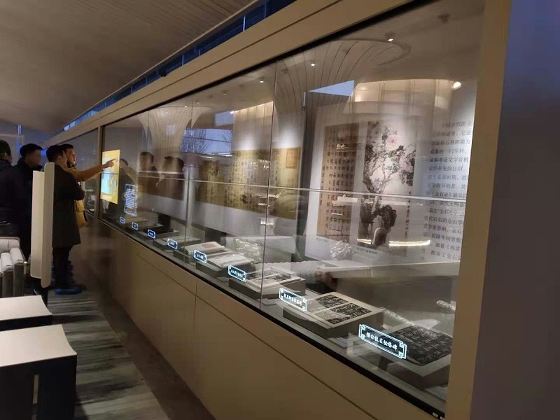 透明屏OLED拼接屏應用河北某企業(yè)建設(shè)科技館展廳項目展示