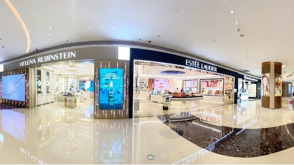 告別傳統(tǒng)海報(bào)！新一代廣告機(jī)如何用AI撬動(dòng)千億營銷市場(chǎng)