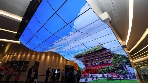 OLED顯示屏未來可期，商顯行業之旅中億睿科技伴你同